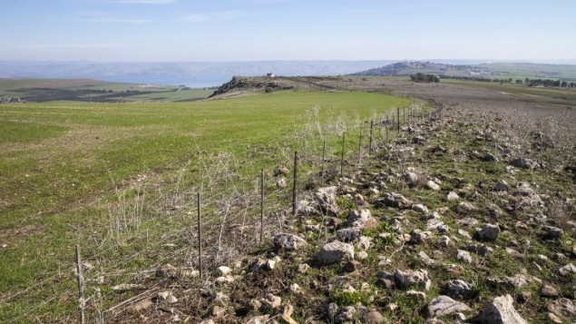 La zone près de Kfar Hittim en Galilée où le gouvernement a prévu de construire une nouvelle ville juste à côté du site historique (Crédit : Jack Guez/AFP)