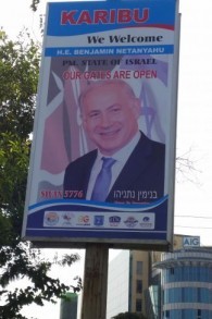 Une affiche accueille le Premier ministre Netanyahu au Kenya dans une rue de Nairobi, le 5 juillet 2016 (Raphael Ahren/Times of Israel)