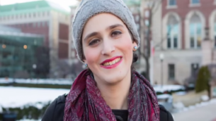 Abby Stein après son départ de la communauté hassidique. (Crédits : capture d'écran YouTube)