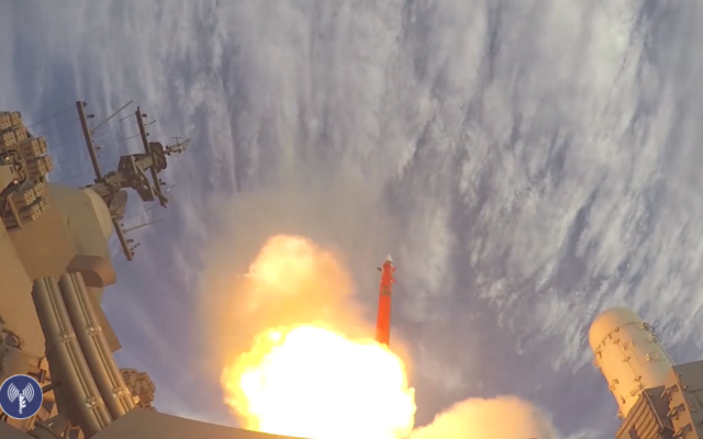 La Marine israélienne teste son nouveau missile de défense Barak 8, le 26 novembre 2015. Illustration. (Crédit : unité des portes-paroles de l'armée)