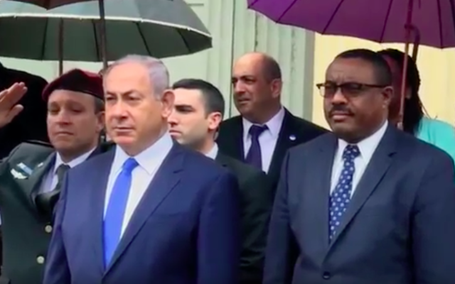 Benjamin Netanyahu et Haile Mariam Dessalegn, le 7 juillet 2016 (Crédit : capture d'écran YouTube)