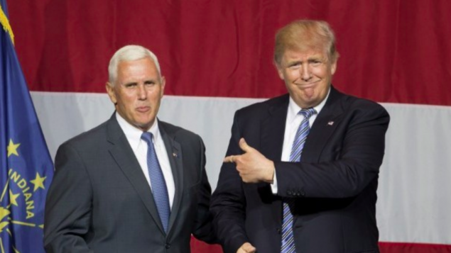 Le candidat présidentiel républicain américain Donald Trump (à droite) et le gouverneur de l'Indiana Mike Pence  pendant un meeting de campagne à Grant Event Center Park à Westfield, Indiana, le 12 juillet 2016. (Crédit : AFP/Tasos Katopdis)