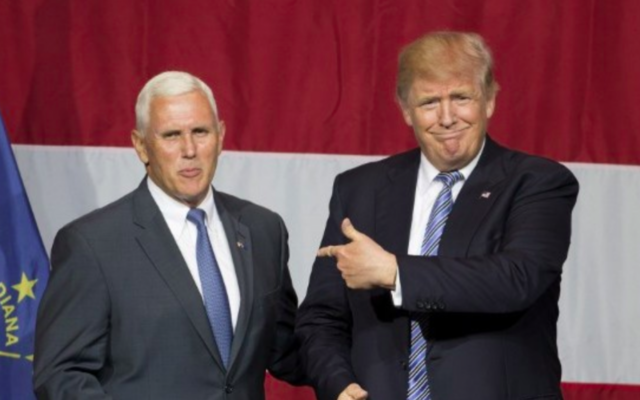 Le candidat présidentiel républicain américain Donald Trump (à droite) et le gouverneur de l'Indiana Mike Pence  pendant un meeting de campagne à Grant Event Center Park à Westfield, Indiana, le 12 juillet 2016. (Crédit : AFP/Tasos Katopdis)
