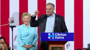 Tim Kaine, sénateur démocrate de Virginie, pendant un meeting de campagne d'Hillary Clinton à Miami, le 23 juillet 2016. (Crédit : Gustavo Caballero/Getty Images/AFP)
