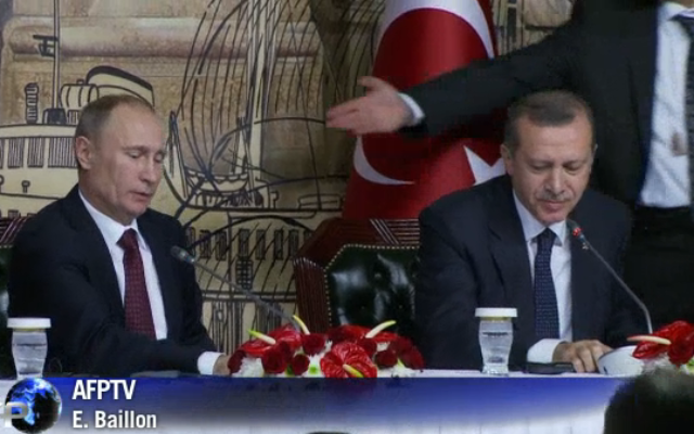 Vladimir Poutine et Recep Tayyip Erdogan, le 3 décembre 2012 (Crédit : capture d'écran AFP)