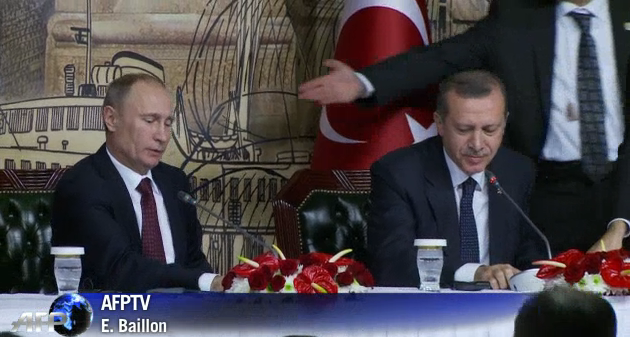 Vladimir Poutine et Recep Tayyip Erdogan, le 3 décembre 2012 (Crédit : capture d'écran AFP)