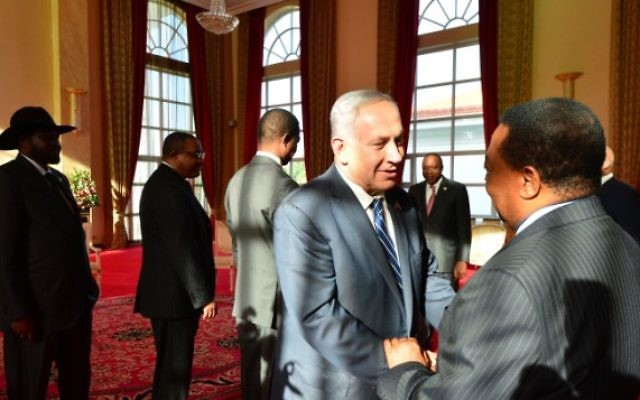 Le Premier ministre Benjamin Netanyahu rencontre les dirigeants d'Afrique de l'Est, à Entebbe, en Ouganda, le 4 juillet 2016. (Crédit : Kobi Gideon/GPO)