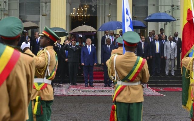 Le Premier ministre Benjamin Netanyahu rencontre le Premier ministre éthiopien Hailemariam Desalegn, à Addis Abeba, en Ethiopie, le 7 juillet 2016 (Crédit : Kobi Gideon/GPO)