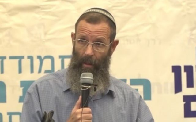 Le rabbin Yigal Levinstein pendant la conférence "Sion et Jérusalem", en juillet 2016. (Crédit : capture d'écran Youtube)