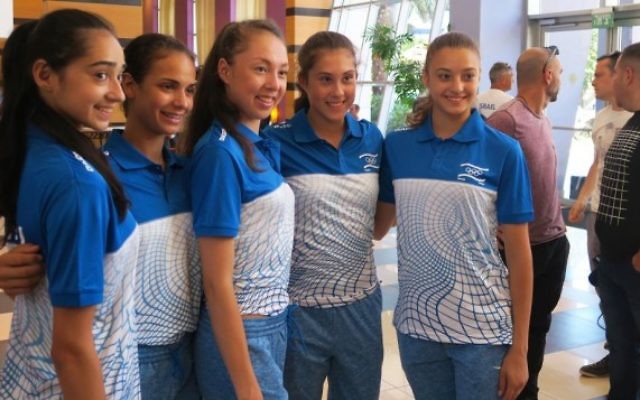 L'équipe israélienne de gymnastique rythmique a de grandes chances de remporter des médailles aux Jeux de Rio de Janeiro, le 12 juillet 2016 (Crédit : Luke Tress/Times of Israel)