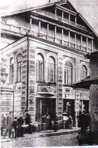 Une carte postale de la Grande synagogue de Vilnius, avant sa destruction. (Crédit : usage loyal/Wikipedia)
