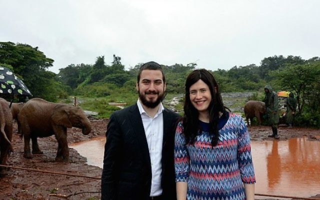 Le rabbin Avromy Super et son épouse Sternie s'installent  au Kenya cet automne. (Photo: chabad.org via JTA)