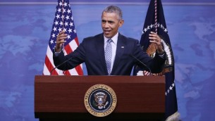 Le président américain Barack Obama s'adresse à la presse à Arlington, en Virginie, le 4 août 2016. (Crédit : AFP/Getty Images/Mark Wilson)
