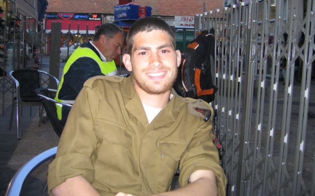 Michael Levin photographié peu après son incorporation dans l'armée israélienne, le 20 mars 2005. (Tami Gross)