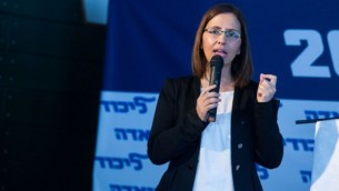 Gila Gamliel, ministre Likud de l'Egalité sociale, à Eilat, dans le sud d'Israël, le 29 janvier 2016. (Crédit : Miriam Alster/Flash90) 