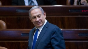Le Premier ministre Benjamin Netanyahu pendant une session plénière de la Knesset, le 1er août 2016. (Crédit : Yonatan Sindel/Flash90)