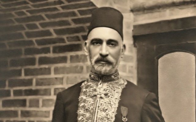 Sir Sassoon Eskell, juif de Bagdad qui a été le premier ministre des Finances de l'Irak et un acteur crucial de la fondation du royaume. (Crédit : Wikipedia)