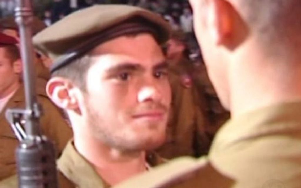 Michael Levin lors de sa cérémonie de prestation de serment dans l'armée israélienne. (Autorisation : Lone Soldier Center)