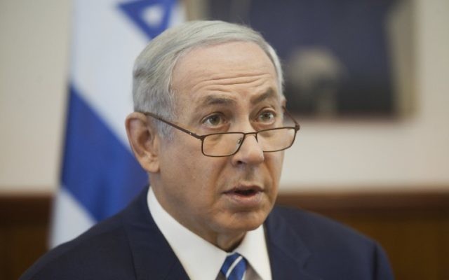 Le Premier ministre Benjamin Netanyahu pendant la réunion hebdomadaire du cabinet, à Jérusalem, le 18 septembre 2016. (Crédit : AFP/Pool)