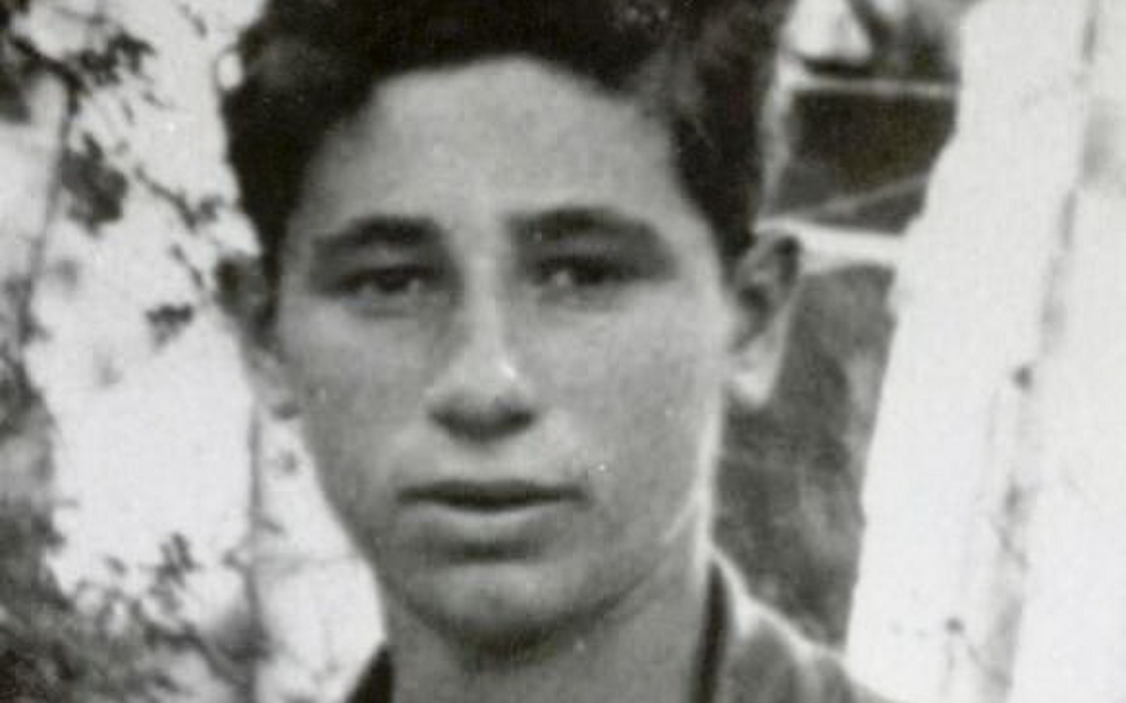 Shimon Peres enfant pendant un voyage avce la Fédération générale des étudiants et des jeunes travailleurs. (Crédit : archives de Shimon Peres)