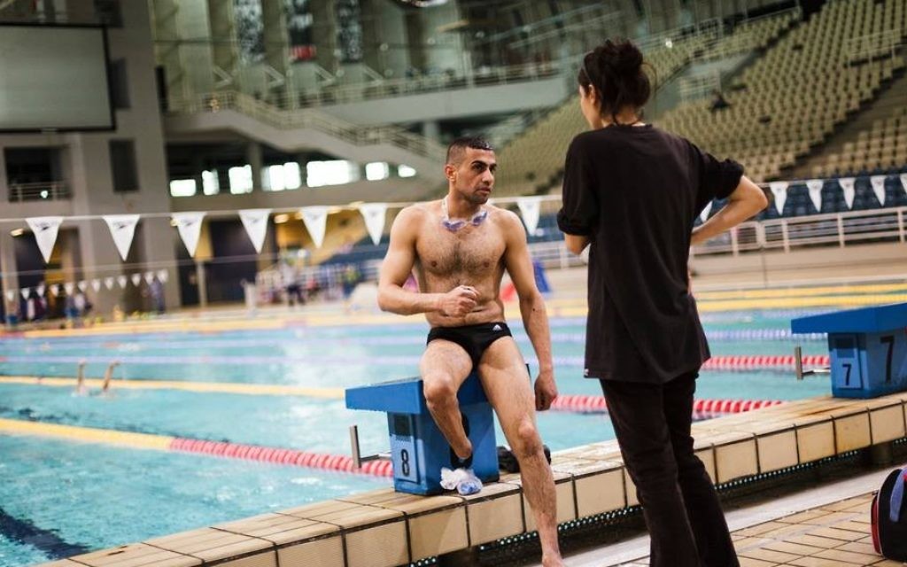 Ibrahim al-Hussein, réfugié syrien et athlète paralympique, nage actuellement quelques secondes moins vite qu'avant sa blessure. (Crédit : Commission des droits de l'Homme des Nations unies)