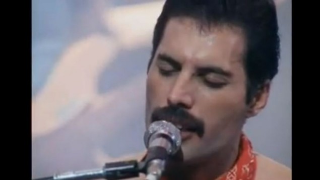 Freddie Mercury en concert (Crédit : capture d'écran Youtube)