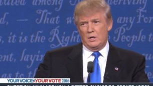 Le candidat républicain à la présidentielle américaine Donald Trump pendant le premier débat de la campagne, à New York, le 26 septembre 2016. (Crédit : capture d'écran YouTube/RBC NETWORK BROADCASTING)