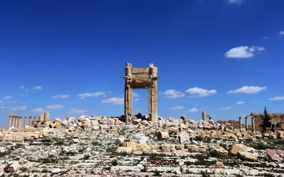 Les ruines de la "Cella" du Temple de Bel dans la ville syrienne antique de Palmyre, qui a été détruit par les jihadistes de l'Etat islamique, le 31 mars 2016. (Crédit : Joseph Eid/AFP)
