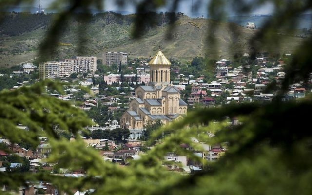 Tbilissi, la capitale de la Géorgie (Crédit : Moshe Shai / FLASH90)