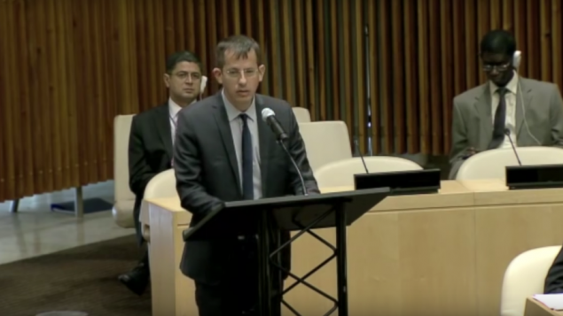 Hagai El-Ad, le directeur de B'TSelem, devant le Conseil de sécurité des Nations unies, à New York, le 14 octobre 2016. (Crédit : capture d'écran YouTube)