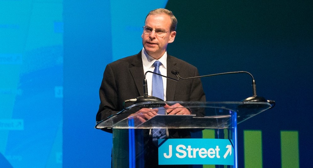 Le directeur général de J Street, Jeremy Ben-Ami, à la conférence du groupe à Washington, le 21 mars 2015 (Crédit : JTA / J Street)