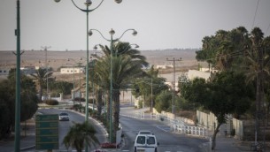 La vue d'une route à Rahat le 18 août 2015. (Crédit : Parush/Flash90)