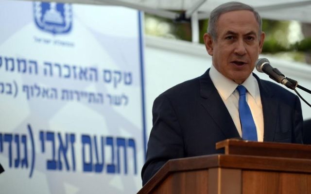 Benjamin Netanyahu à la cérémonie d'hommage à Rehavam Zeevi, ancien ministre assassiné, à la Knesset, le 1er novembre 2016. (Crédit : Haim Tzach / GPO)