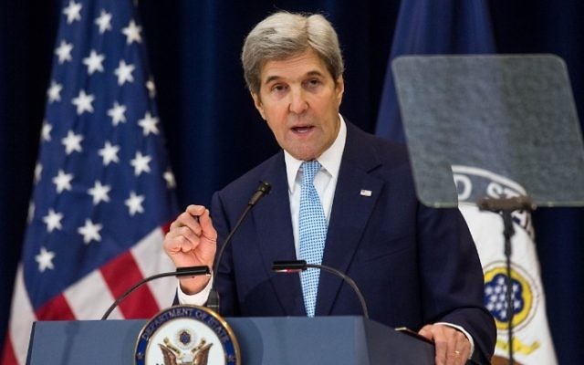 Le Secrétaire d'Etat John Kerry prononce un discours sur la paix au Moyen Orient au Département d'Etat, à Washington, le 28 décembre 2016. (Crédit : Zach Gibson/Getty Images/AFP)