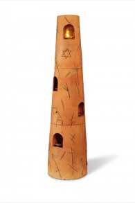 La hanoukkiah de Mimmo Paladino. (Crédit : autorisation La Triennale di Milano