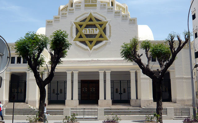 La grande synagogue de Tunis. (Crédit : Maherdz/Domaine public/WikiCommons)