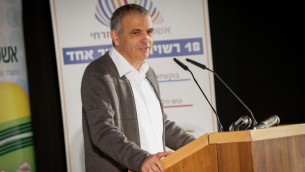 Moshe Kahlon, ministre des Finances, pendant la conférence sur le développement du nord d'Israël, à Maalot-Tarshiha, le 25 décembre 2016.  (Crédit : Meir Vaknin/Flash90)