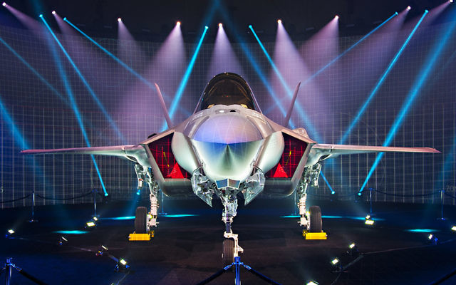 Le premier avion de chasse F-35 israélien dévoilé par Lockheed Martin à Fort Worth, Texas, le 22 juin 2016. (Crédit : Lockheed Martin)