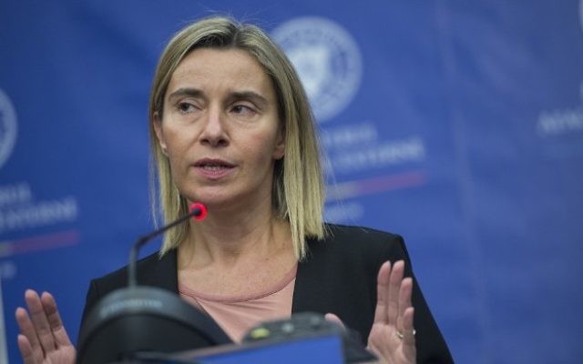 Federica Mogherini, Haute Représentante de l'Union européenne pour les affaires étrangères et la politique de sécurité, pendant une conférence de presse à Bucarest, le 7 octobre 2016. (Crédit : Daniel Mihailescu/AFP)