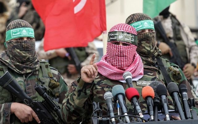 Abu Ubaida, le porte-parole de la branche armée du Hamas, les brigades Ezzedine al-Qassam, à Rafah, dans le sud de la bande de Gaza, le 31 janvier 2017. (Crédit : Saïd Khatib/AFP)