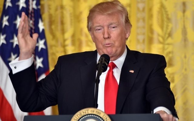 Le président américain Donald Trump lors d'une conférence de presse à la Maison Blanche, le 16 février 2017. (Crédit : Nicholas Kamm/AFP)