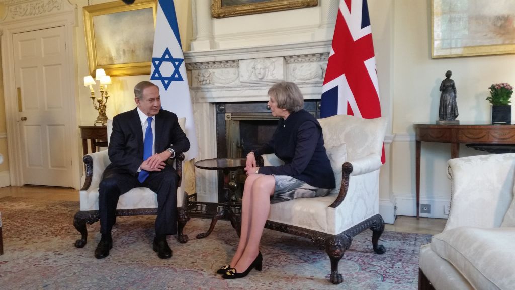 Le Premier ministre Benjamin Netanyahu et son homologue britannique Theresa May, à Londres, le 6 février 2017. (Crédit : Raphael Ahren/Times of Israël)