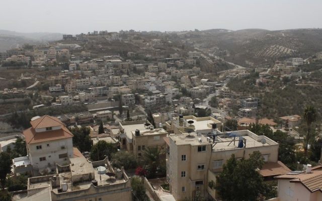 Le village arabe de Musheirifa, dans le nord d'Israël. (Crédit : CC BY-SA/Wikipedia)