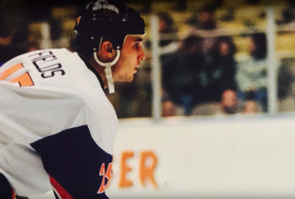 Ayant commencé à jouer au hockey à l'âge de huit ans, Sam Fields a été joueur professionnel pendant environ cinq ans avant qu'un cancer ne lui soit diagnostiqué (Autorisation : ICRF/via JTA)