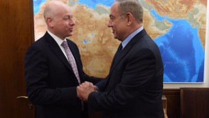Jason Greenblatt et le Premier ministre Benjamin Netanyahu, le 13 mars 2017. (Crédit : GPO)