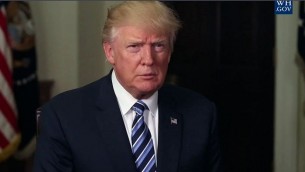 Le président américain Donald Trump pendant un discours prononcé devant l'assemblée plénière du Congrès juif mondial à New York, le 23 avril 2017. (Crédit : capture d'écran Maison Blanche) 