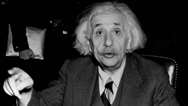 Albert Einstein en 1946. (Crédit : Central Press/Getty Images via JTA)