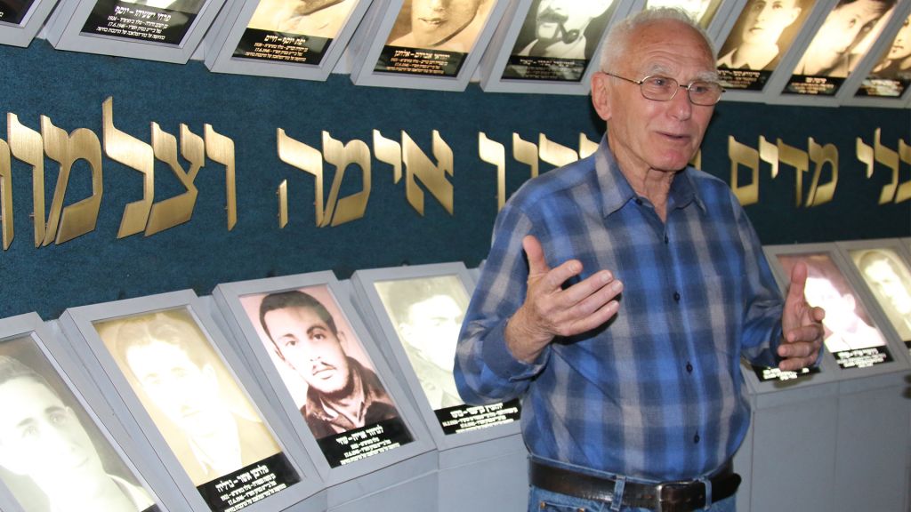 Moshe Ben Yehuda, guide touristique au Lehi Museum à Tel Aviv. (Crédit : Shmuel Bar-Am)