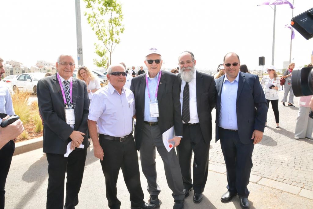 Les dignitaires à l'inauguration du siège social de Shalva le 27 avril 2017, Jérusalem (Crédit : Autorisation) 