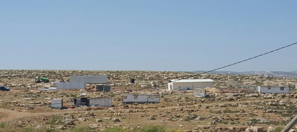 Un nouvel avant-poste construit près de l'implantation d' Adam, à l'ouest de Ramallah, en Cisjordanie, le 19 avril 2017. (Crédit : autorisation/La Paix Maintenant)
